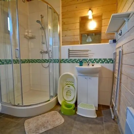 Homes With Pool, Prázdninový dům