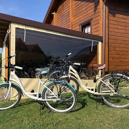 Homes With Pool, Nyaraló