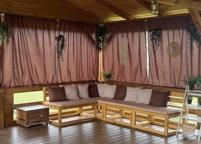 Homes With Pool, * Mielenko