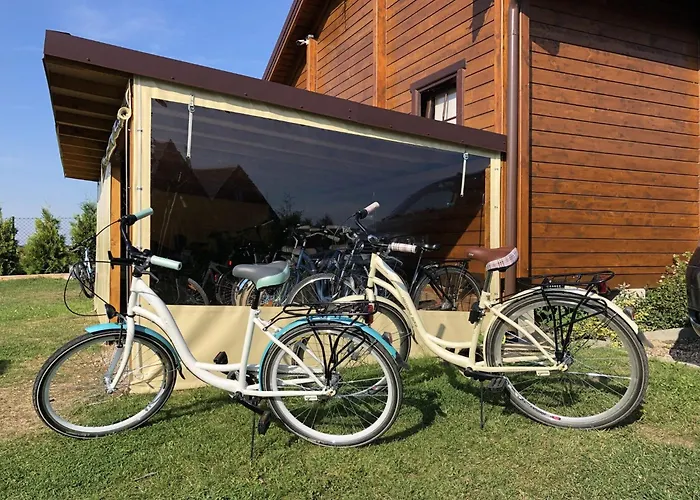 Homes With Pool, Nyaraló